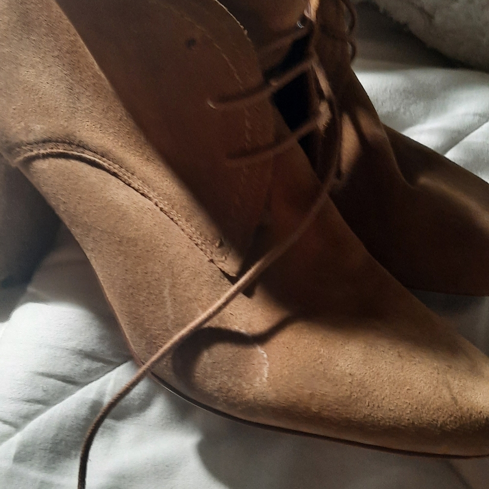 Boots - Picture 4 of 5